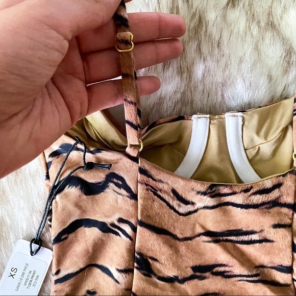 WeWoreWhat Danielle One Piece Swimsuit Tiger Print Tan XS NWT - Picture 10 of 12